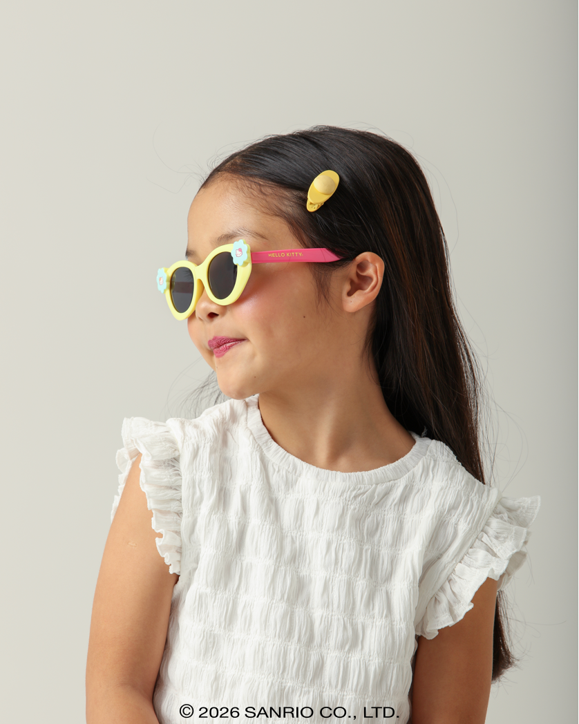 Criança com Óculos Infantil Hello Kitty Star Amarelo Sanrio vista de perfil