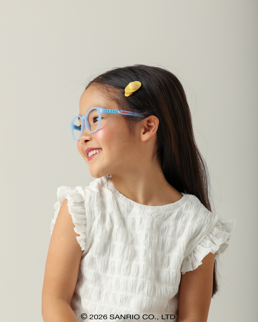 Criança usando Óculos Infantil Hello Kitty Cotton Azul vista de perfil