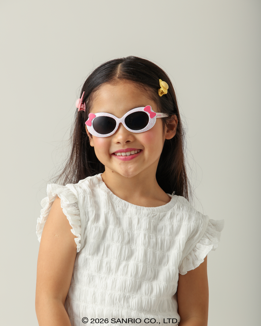 Criança sorrindo com Óculos de Sol Infantil My Melody Bubble Rosa Sanrio