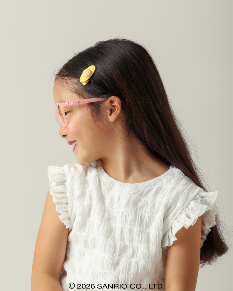 Criança pequena sorrindo com Óculos Infantil My Melody Cotton Rosa vista perfil