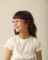 Criança pequena usando Óculos Infantil Kuromi Cotton Roxo vista perfil