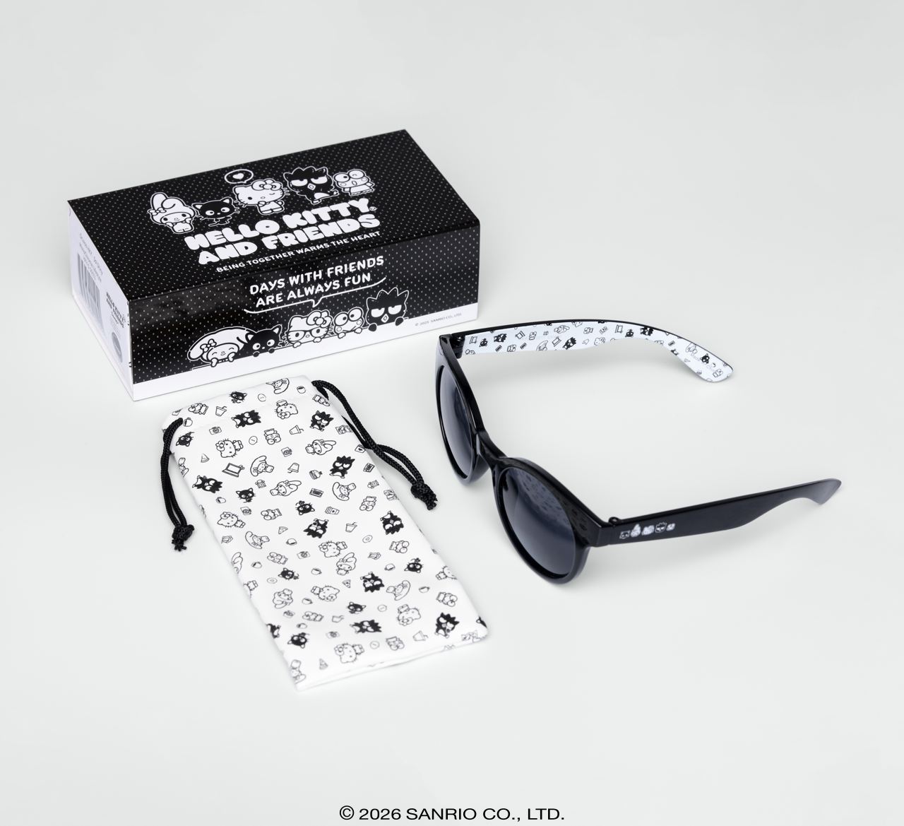 Óculos de Sol Infantojuvenil Hello Kitty Love Preto Sanrio com case