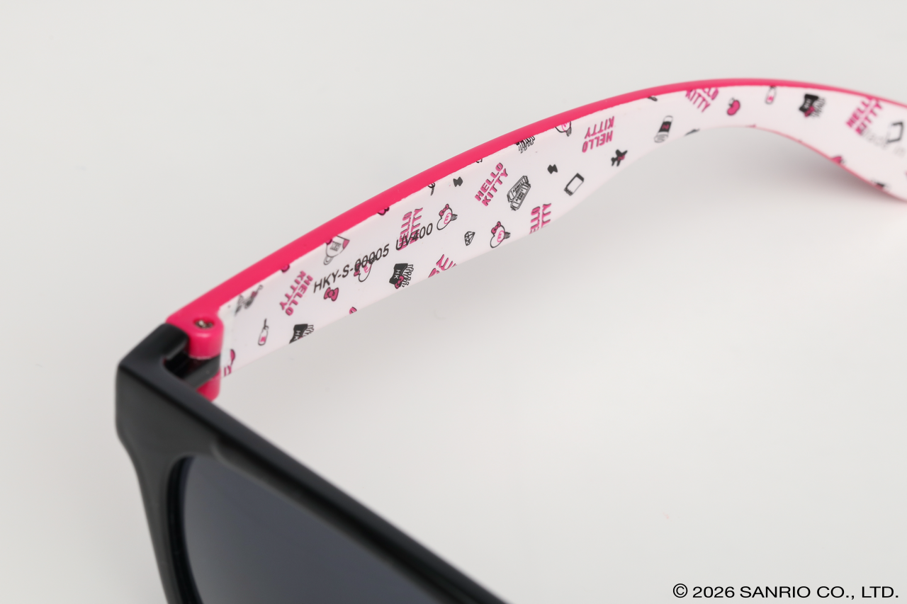Detalhe Hello Kitty na haste do Óculos Sunlight Preto Sanrio