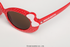 Detalhe do laço decorativo vermelho no Óculos de Sol Infantil Hello Kitty Bubble VermelhoSanrio
